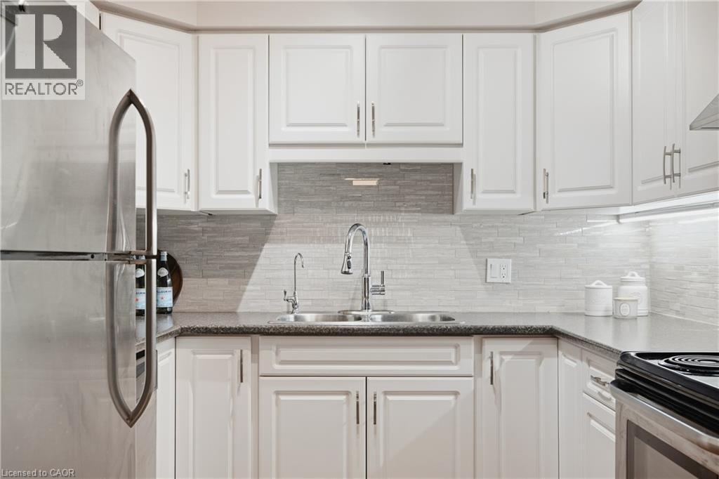 541 OLD ABBEY Court Unit# B, Waterloo — photo 7