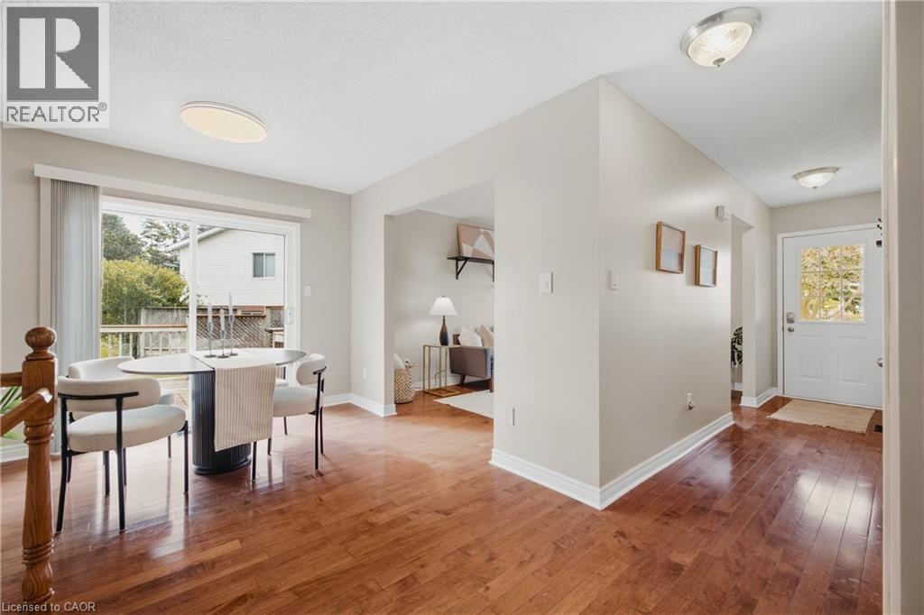 541 OLD ABBEY Court Unit# B, Waterloo — photo 5
