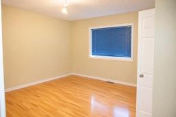 3pc Bathroom - 49 Thompson Drive, Riverton, MB R0C2R0 Photo 11