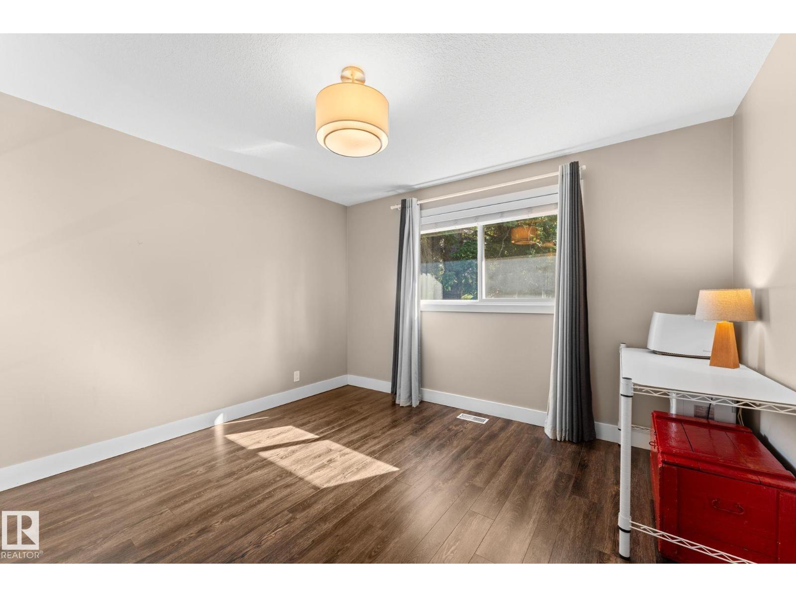 6108 102 AV NW - 20