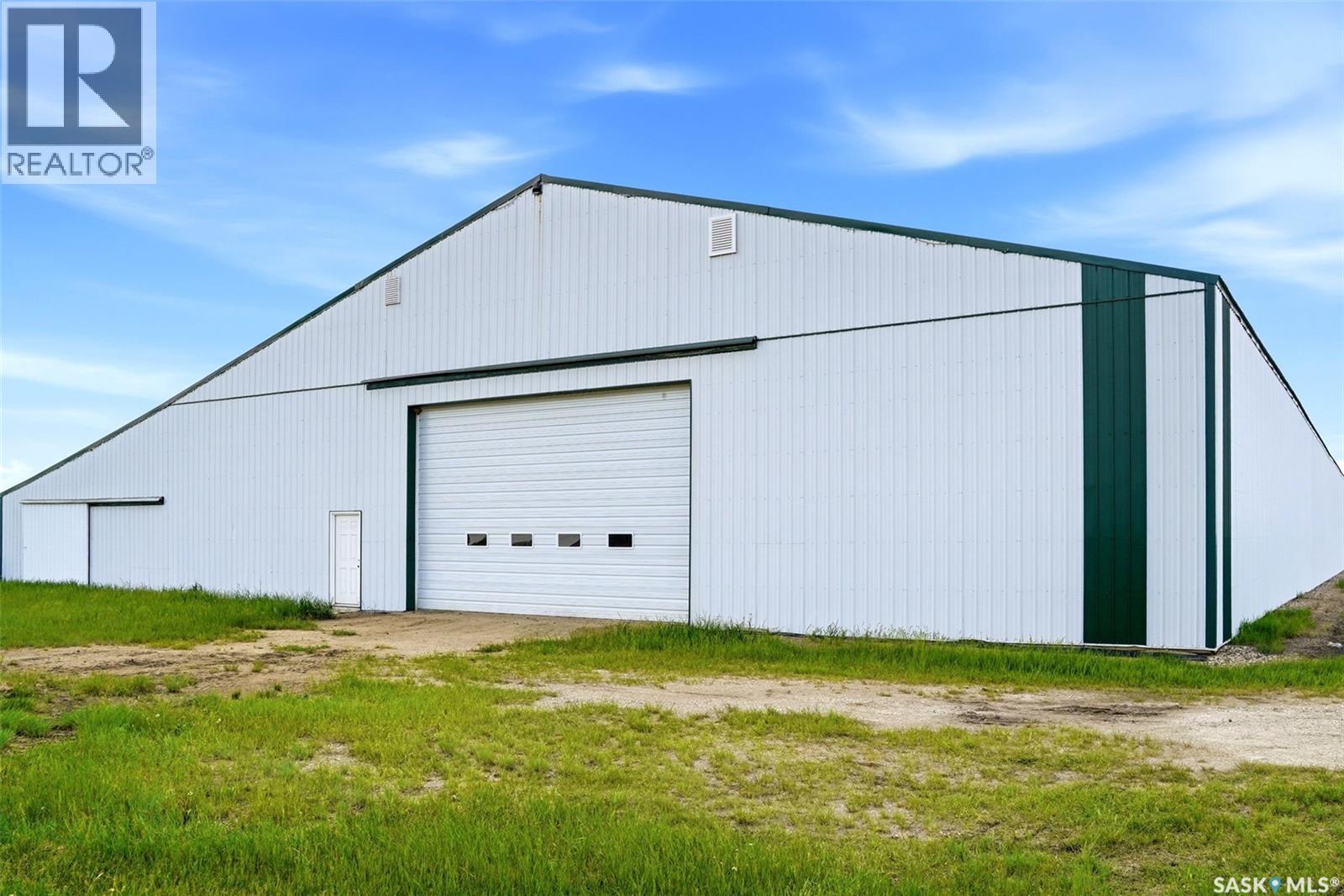 Bienfait Riding Arena/Shop and Land, Estevan Rm No. 5 — photo 3