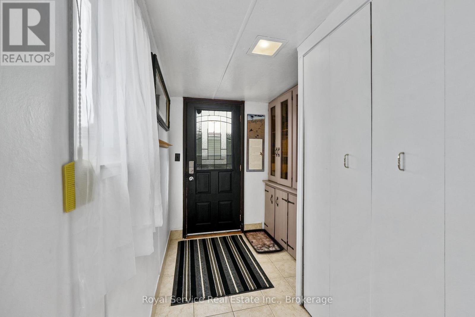 204 LYNN CRESCENT - 10