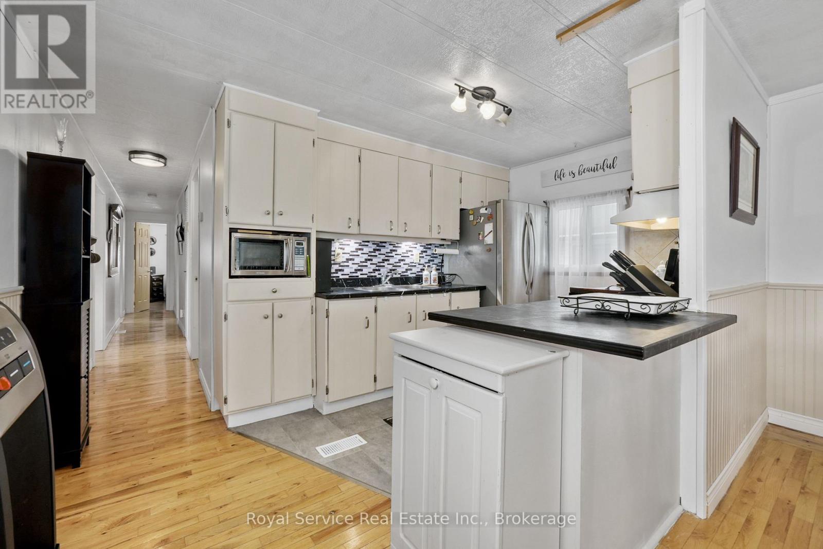 204 LYNN CRESCENT - 13