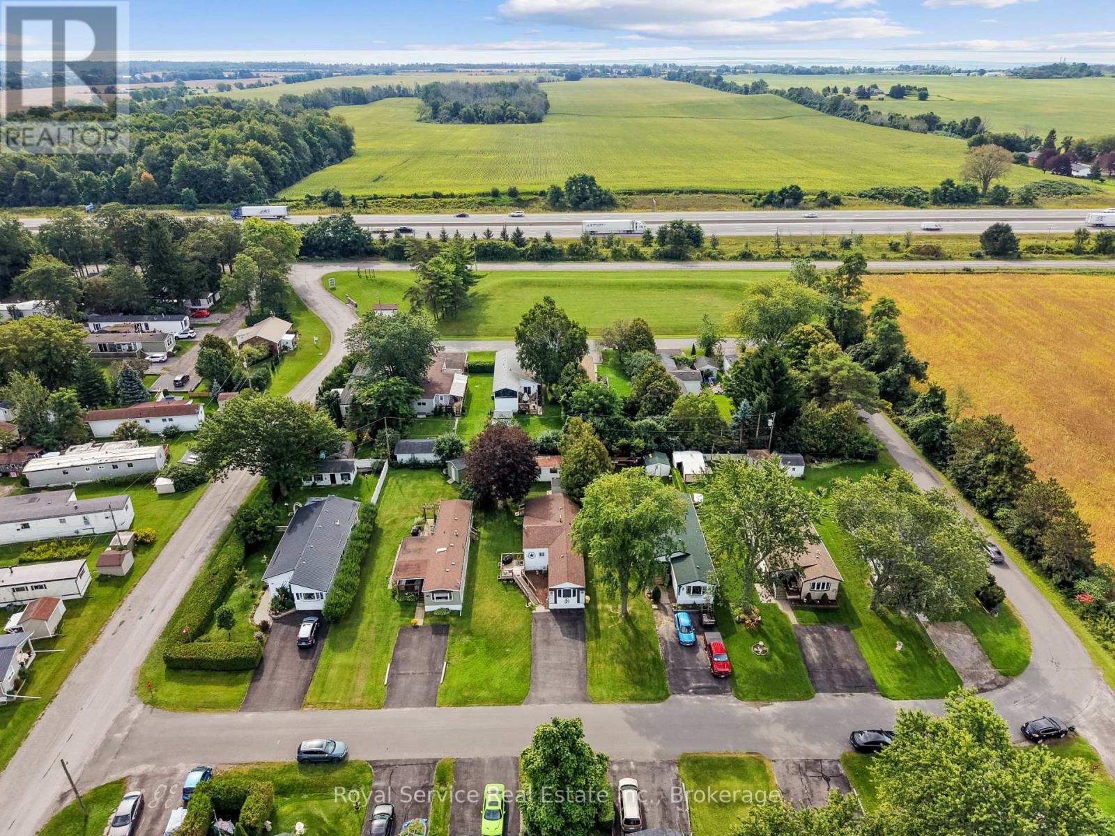 204 LYNN CRESCENT - 2