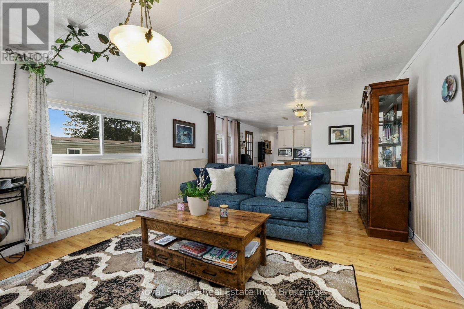 204 LYNN CRESCENT - 20