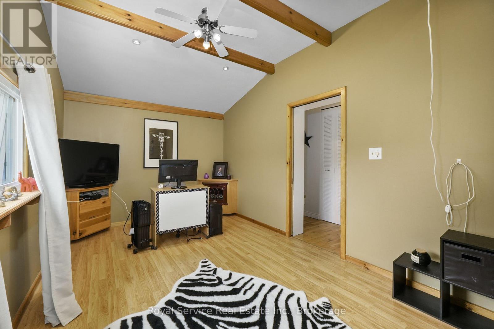 204 LYNN CRESCENT - 26