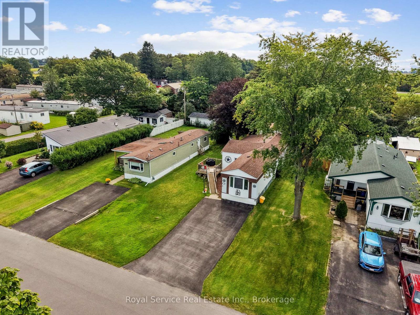 204 LYNN CRESCENT - 4