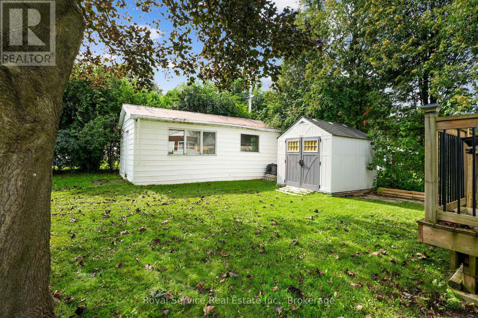 204 LYNN CRESCENT - 42