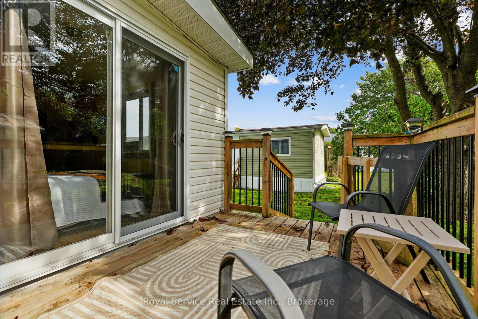 204 LYNN CRESCENT - 45