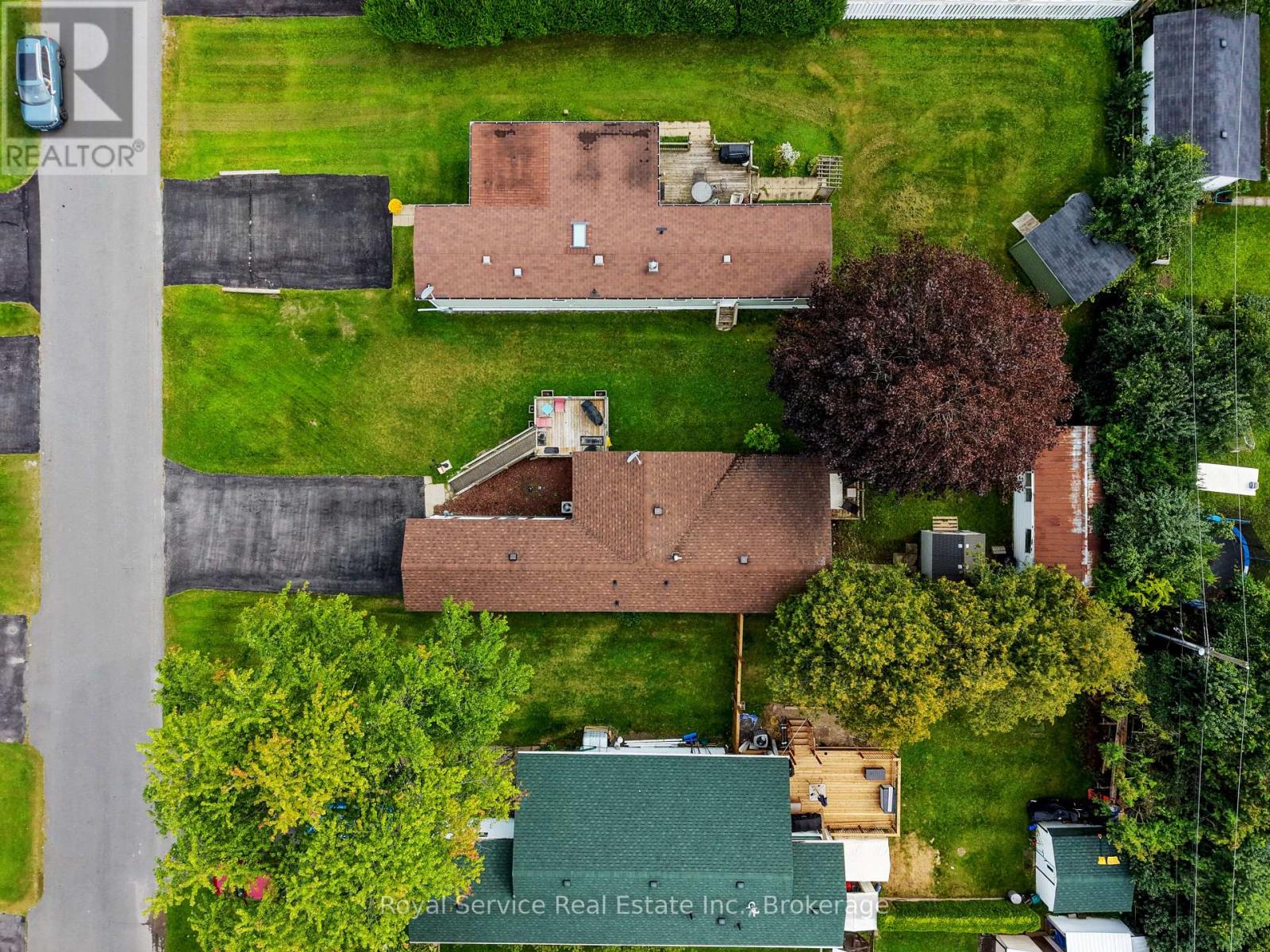 204 LYNN CRESCENT - 5