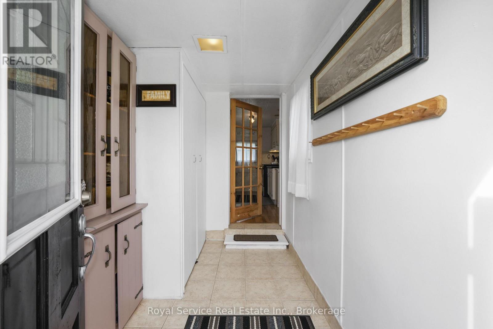 204 LYNN CRESCENT - 9