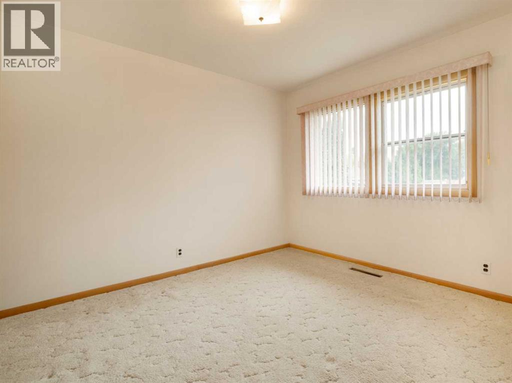 824 Stafford Drive N - 11