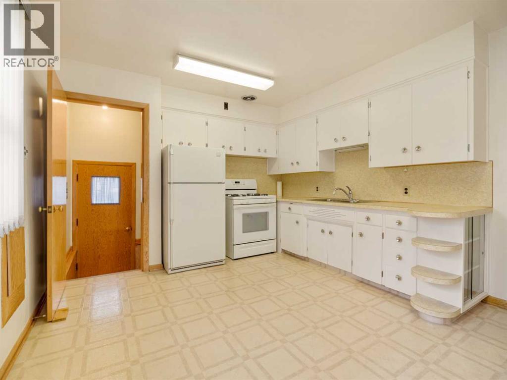 824 Stafford Drive N - 17