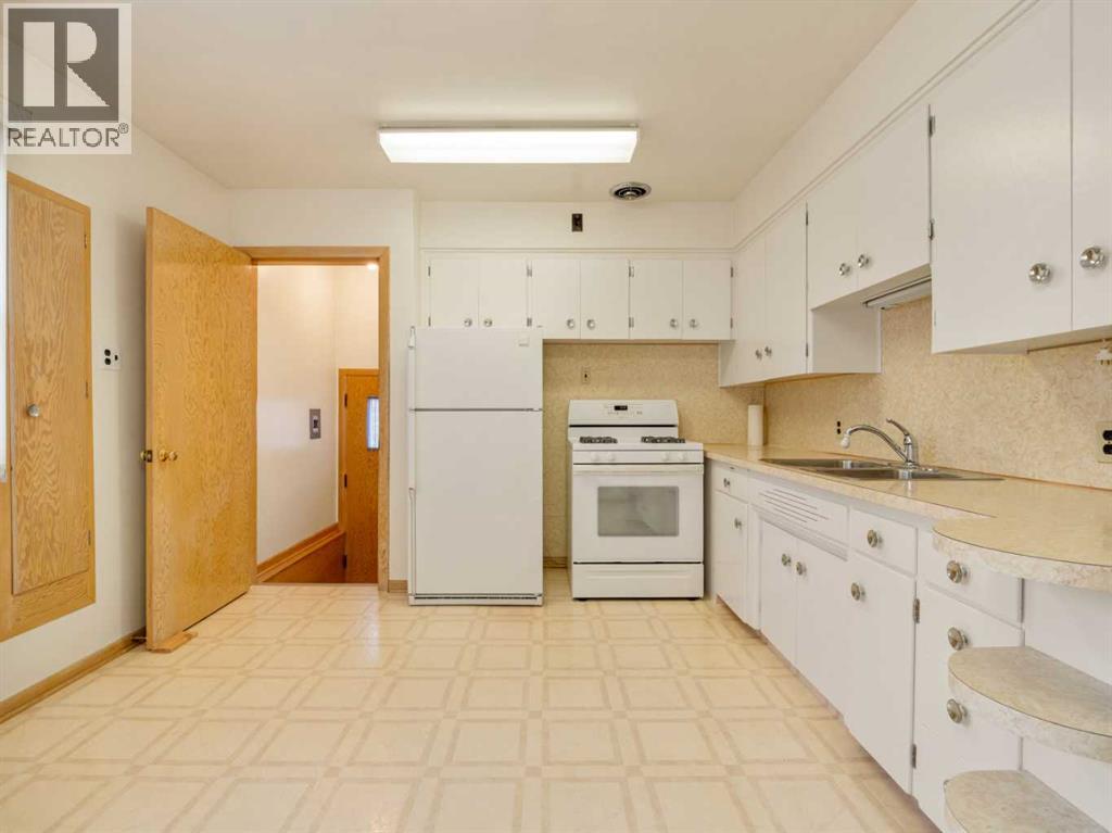 824 Stafford Drive N - 16