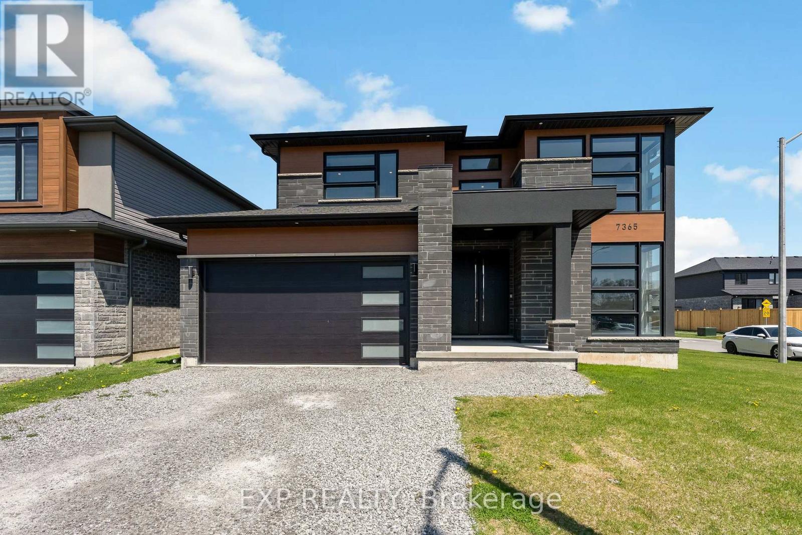 7365 JONATHAN DRIVE, Niagara Falls (Brown)
