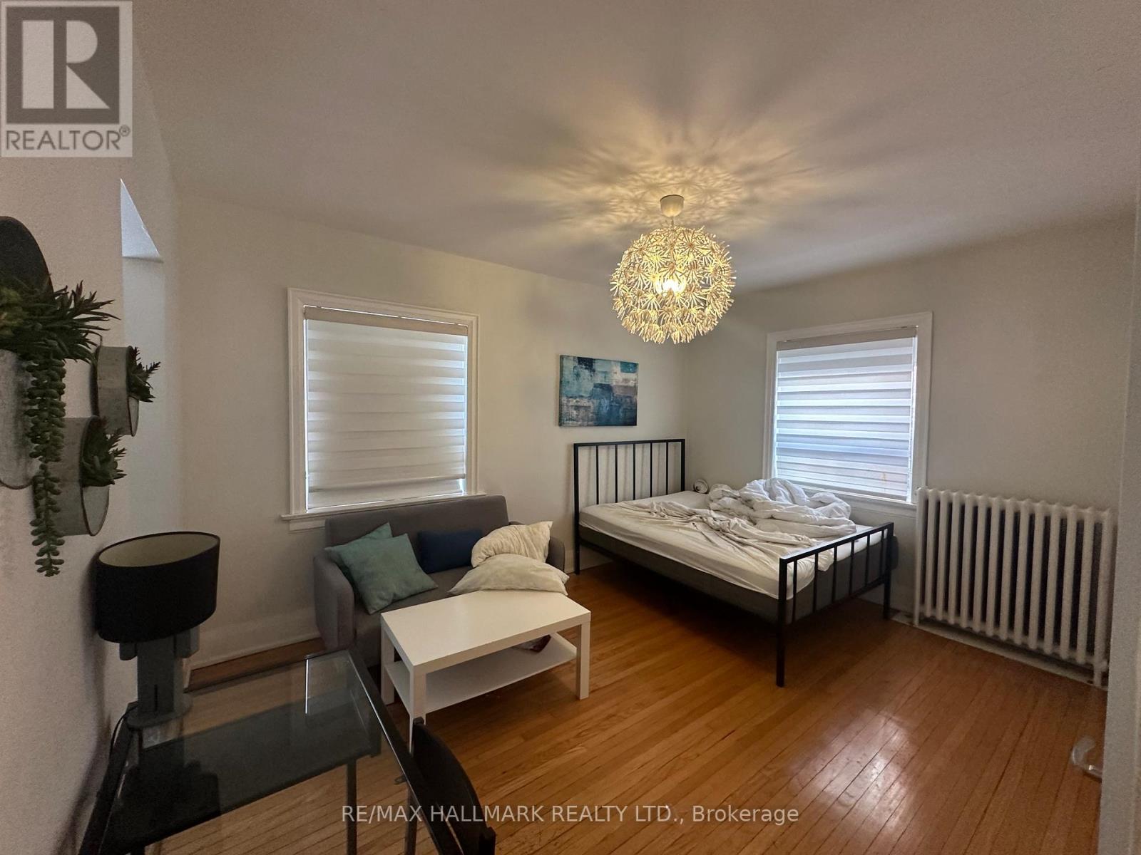 Photo of 595 St Clair Avenue
