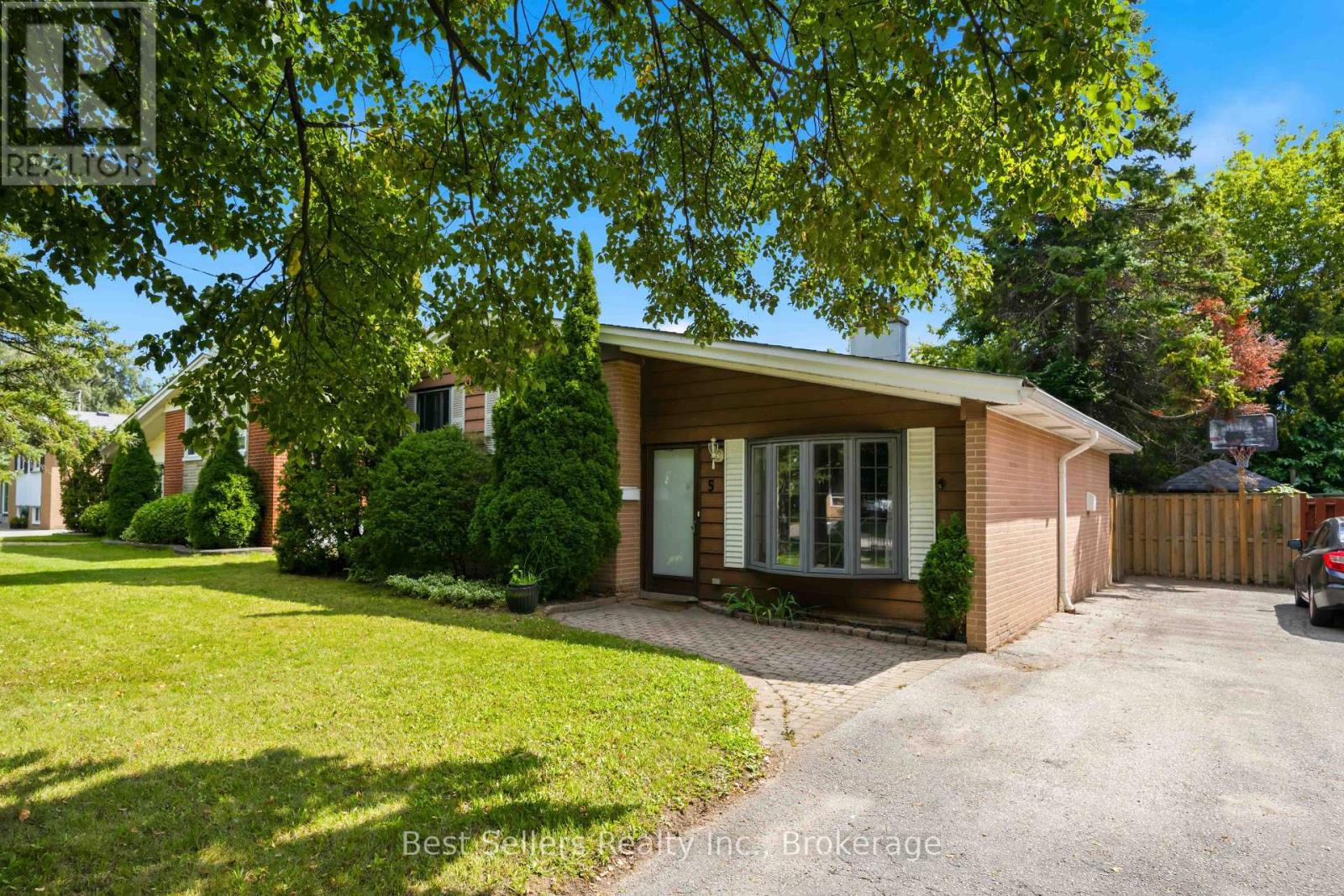 5 BENFRISCO CRESCENT - 2