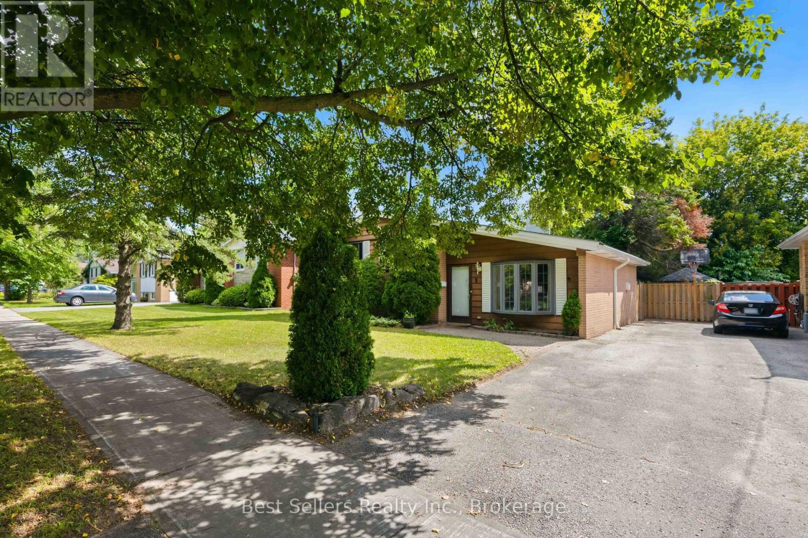 Photo of 5 BENFRISCO CRESCENT
