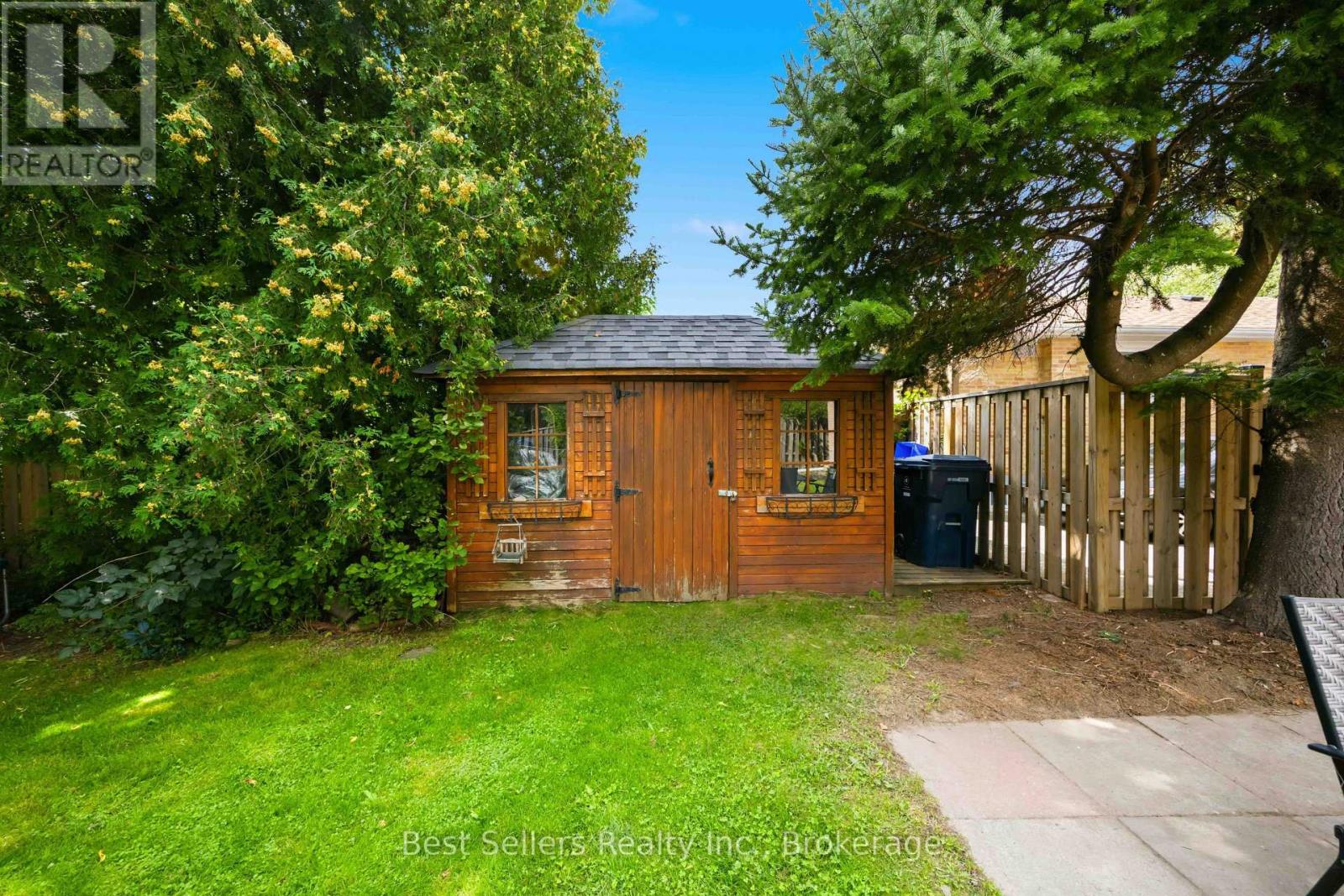 5 BENFRISCO CRESCENT - 32