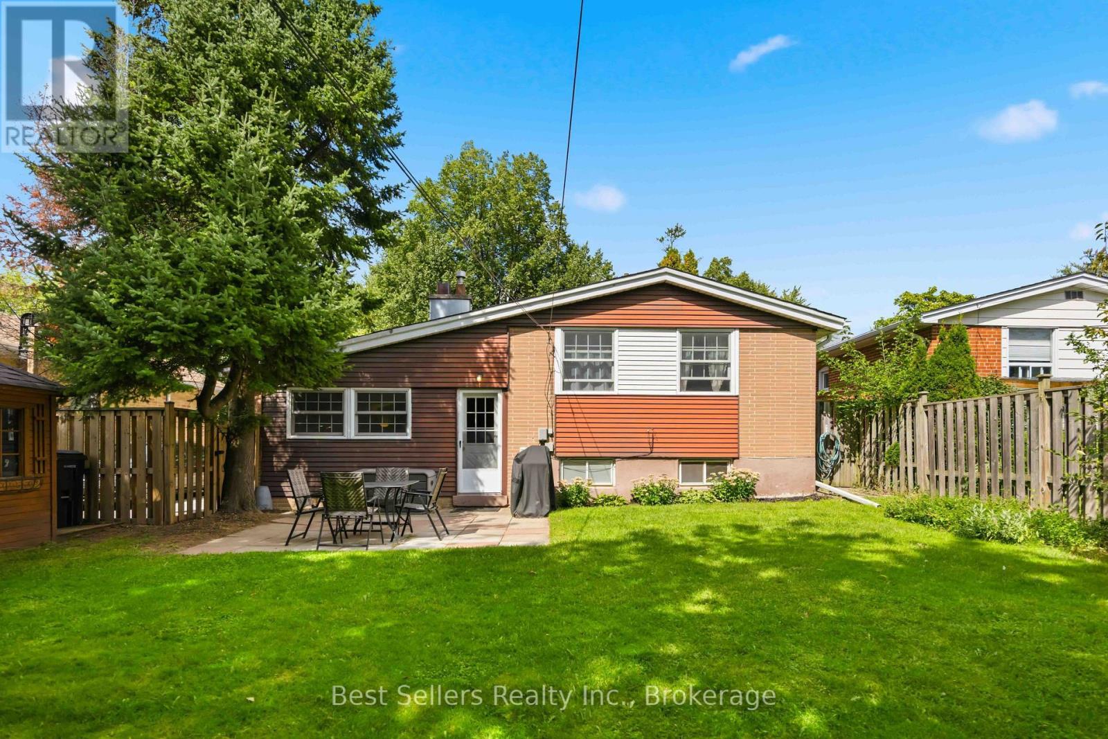 5 Benfrisco Crescent, Toronto, ON photo 33