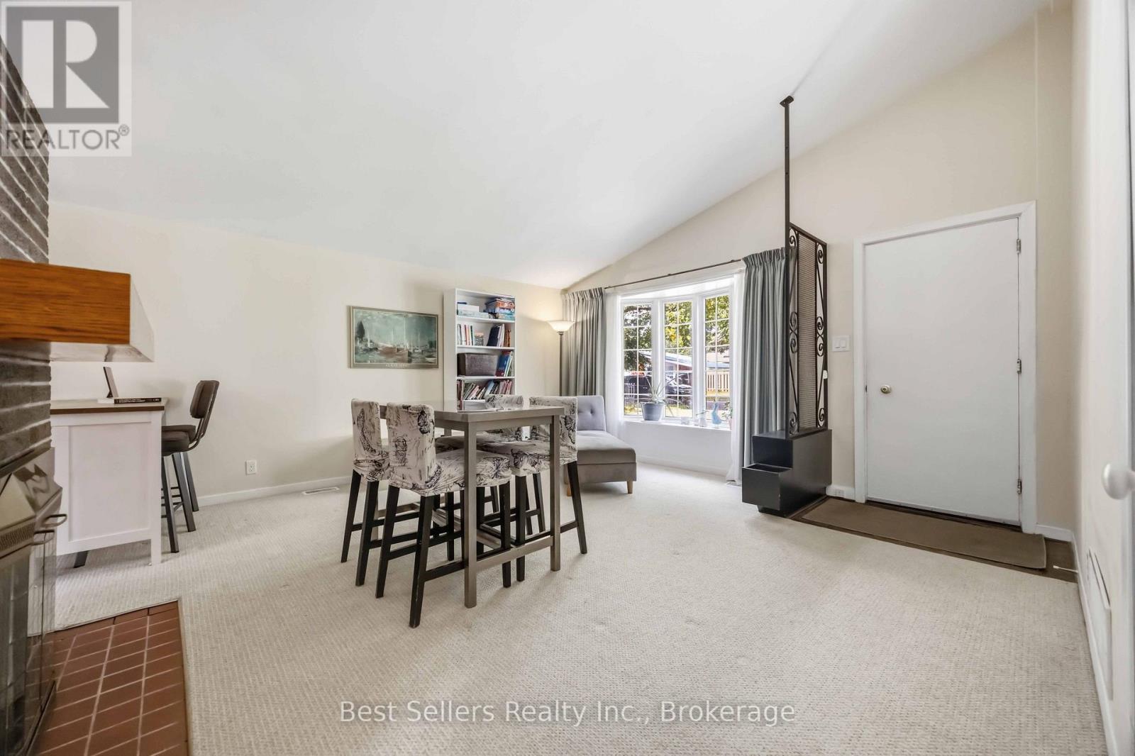 5 Benfrisco Crescent, Toronto, ON photo 8