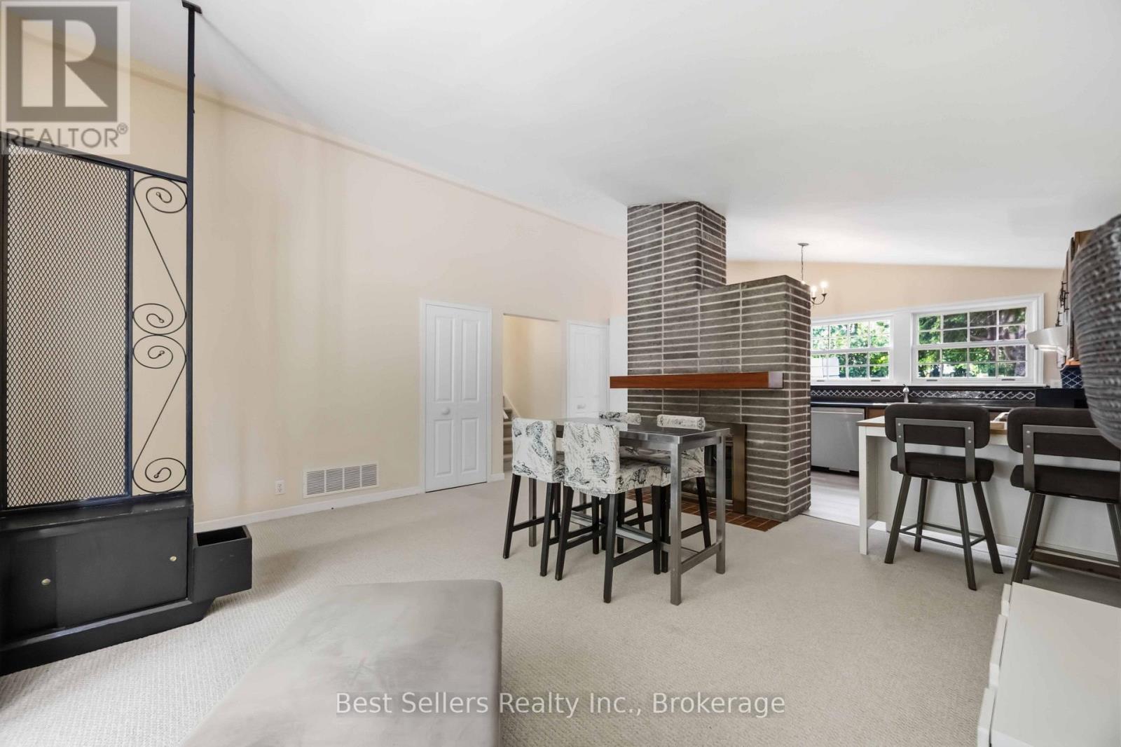 5 Benfrisco Crescent, Toronto, ON photo 9