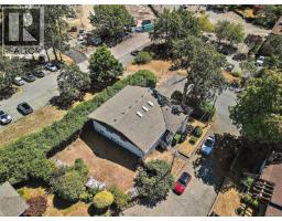 3301 Argyle Pl, Saanich, BC V8P5R8 Photo 27