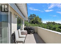 Entrance - 3301 Argyle Pl, Saanich, BC V8P5R8 Photo 6
