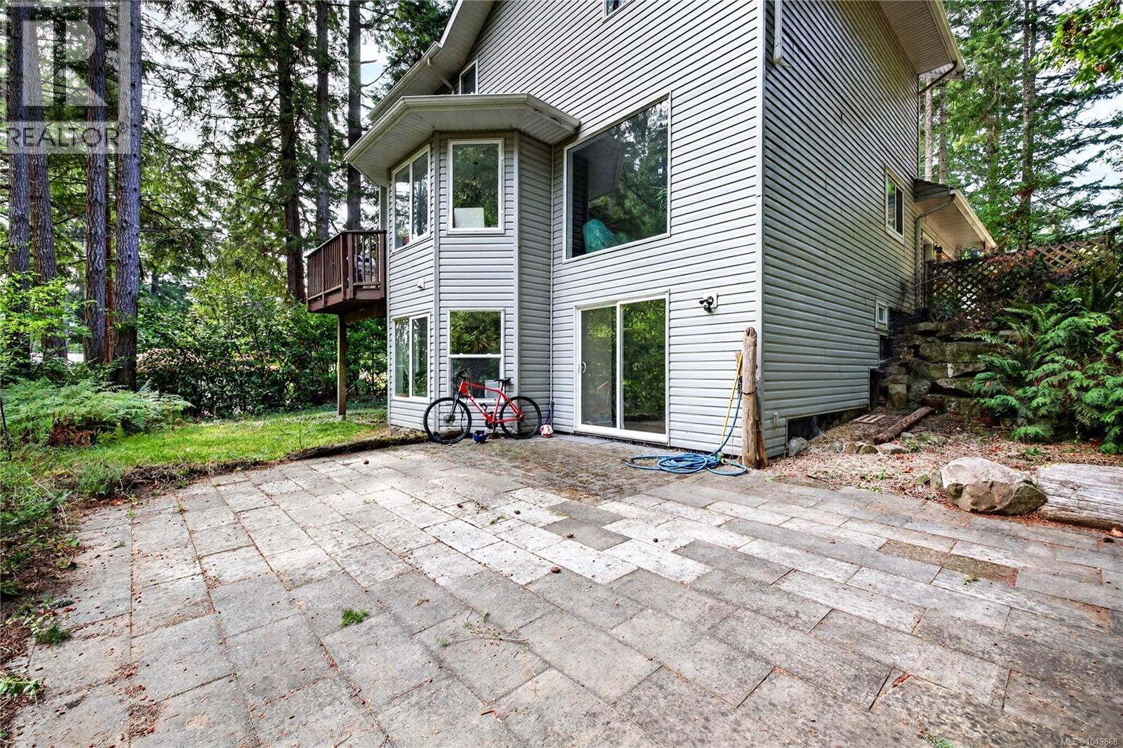 135 Pine Pl - Image 24