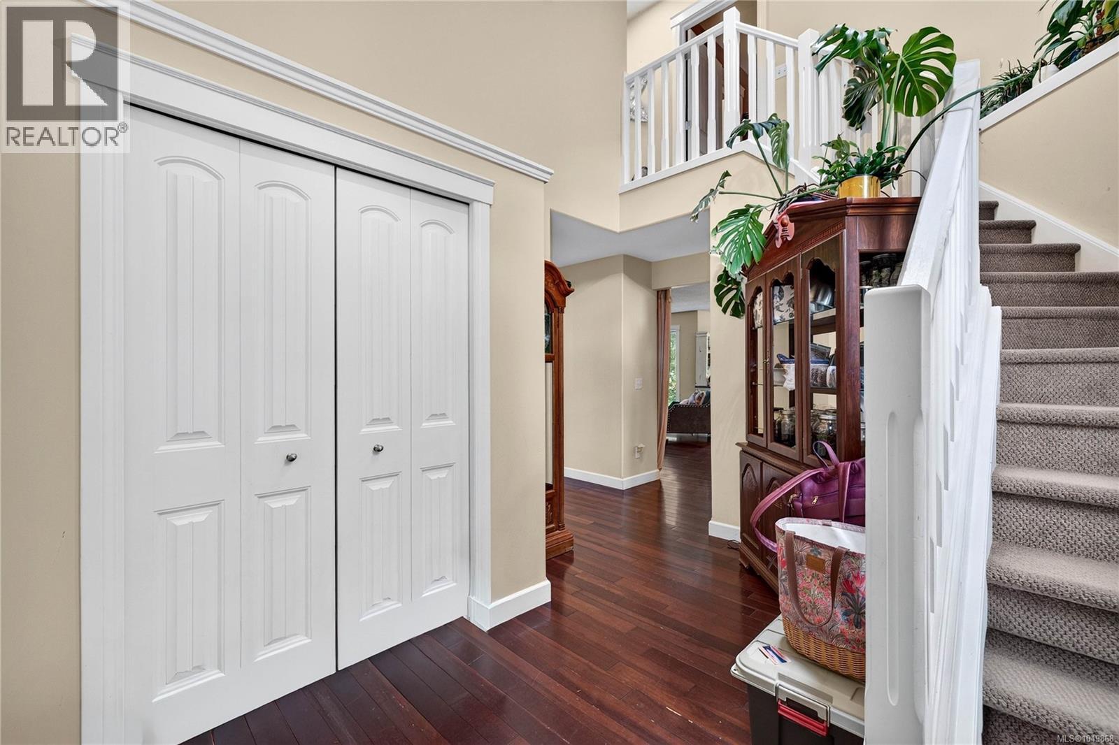 135 Pine Pl - 6