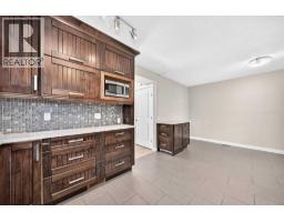4pc Bathroom - 2515 62 Street Ne, Calgary, AB T2G2K1 Photo 11