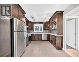 4pc Bathroom - 2515 62 Street Ne, Calgary, AB T2G2K1 Photo 8