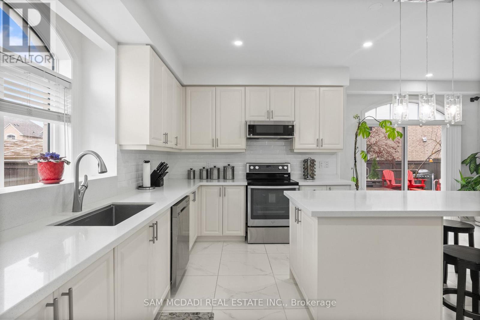 2 BAKERSFIELD ROAD, Brampton (Vales of Castlemore) — photo 9