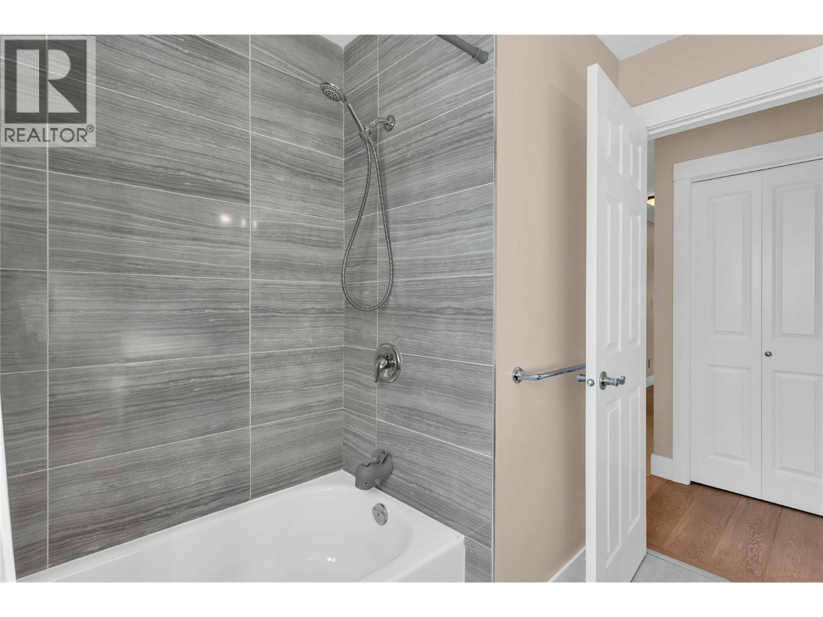  2245 Thacker Drive, West Kelowna