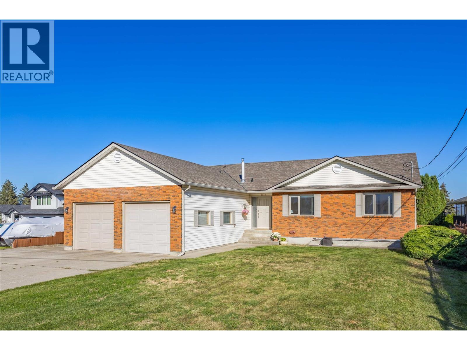  2245 Thacker Drive, West Kelowna