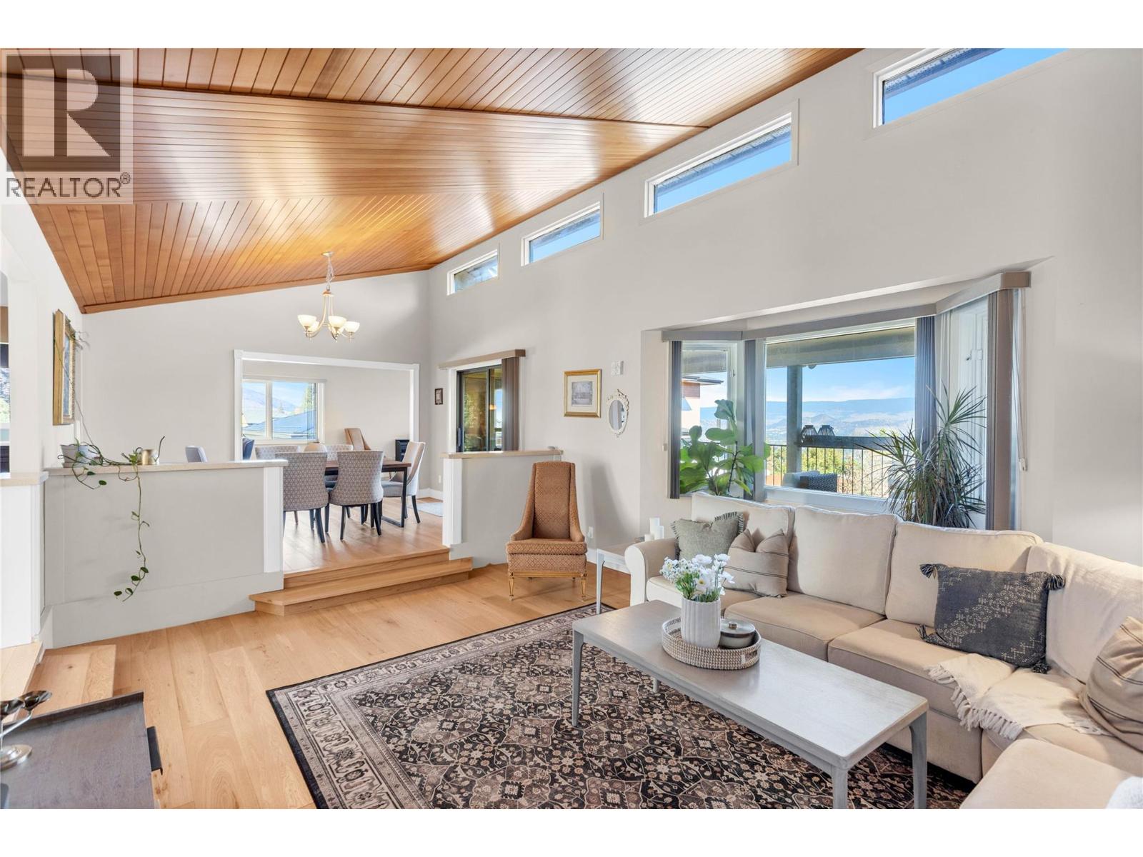  2245 Thacker Drive, West Kelowna