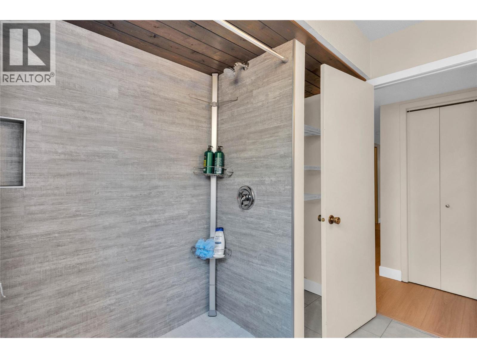  2245 Thacker Drive, West Kelowna