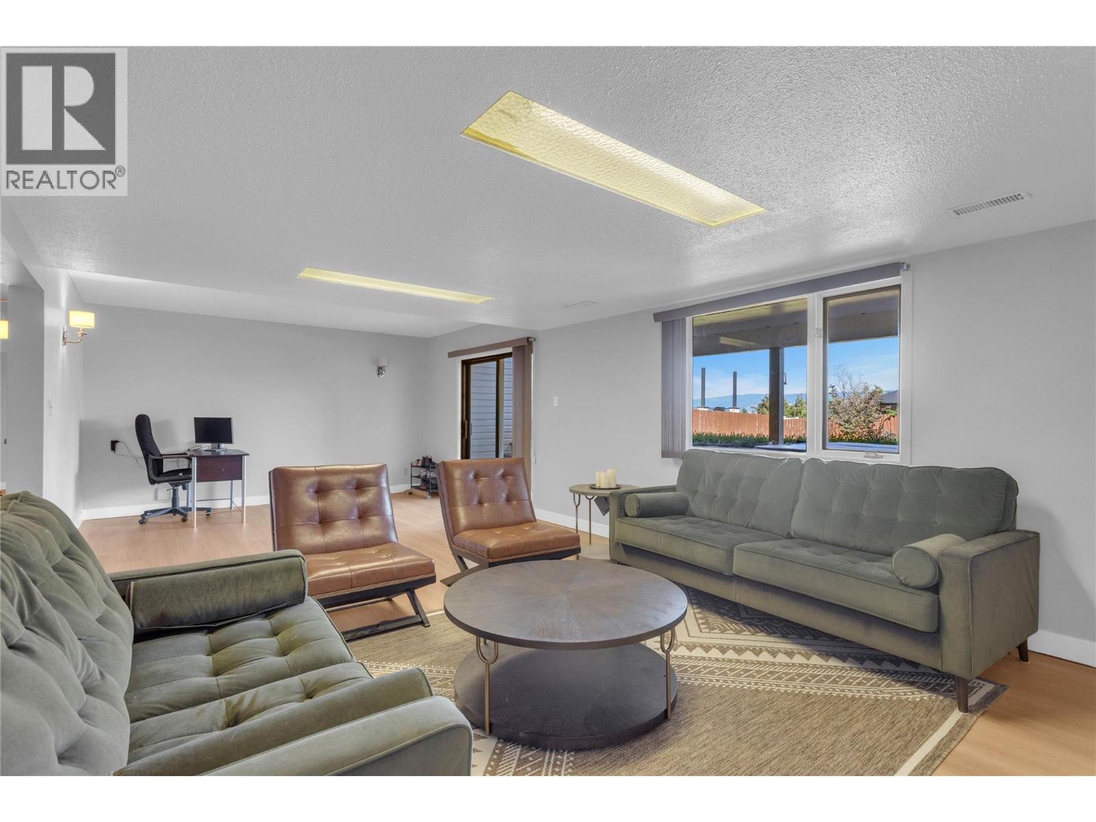  2245 Thacker Drive, West Kelowna