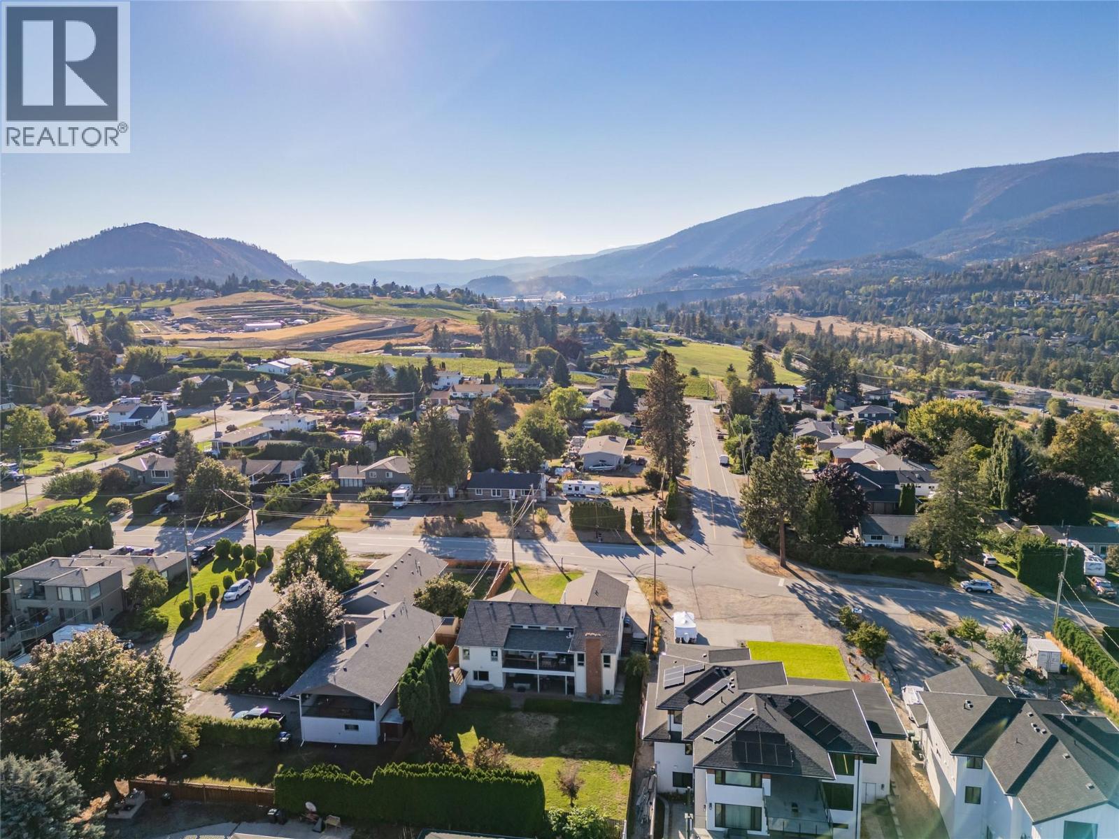  2245 Thacker Drive, West Kelowna