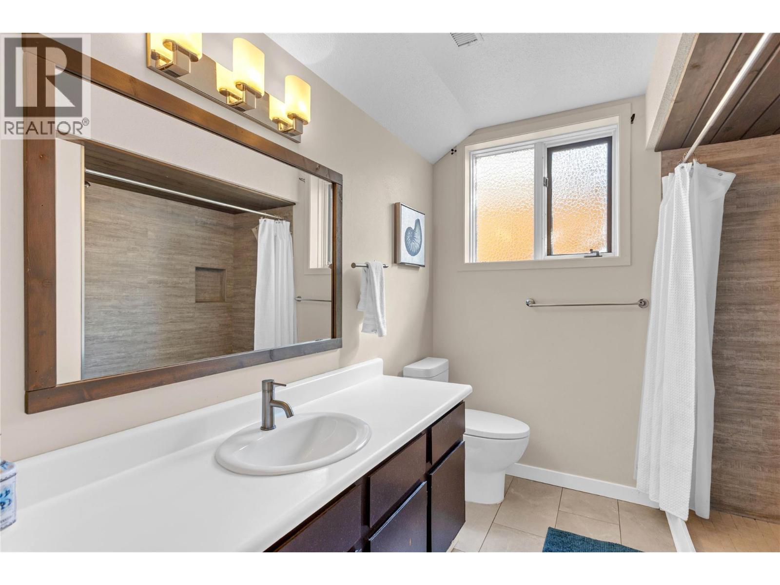  2245 Thacker Drive, West Kelowna