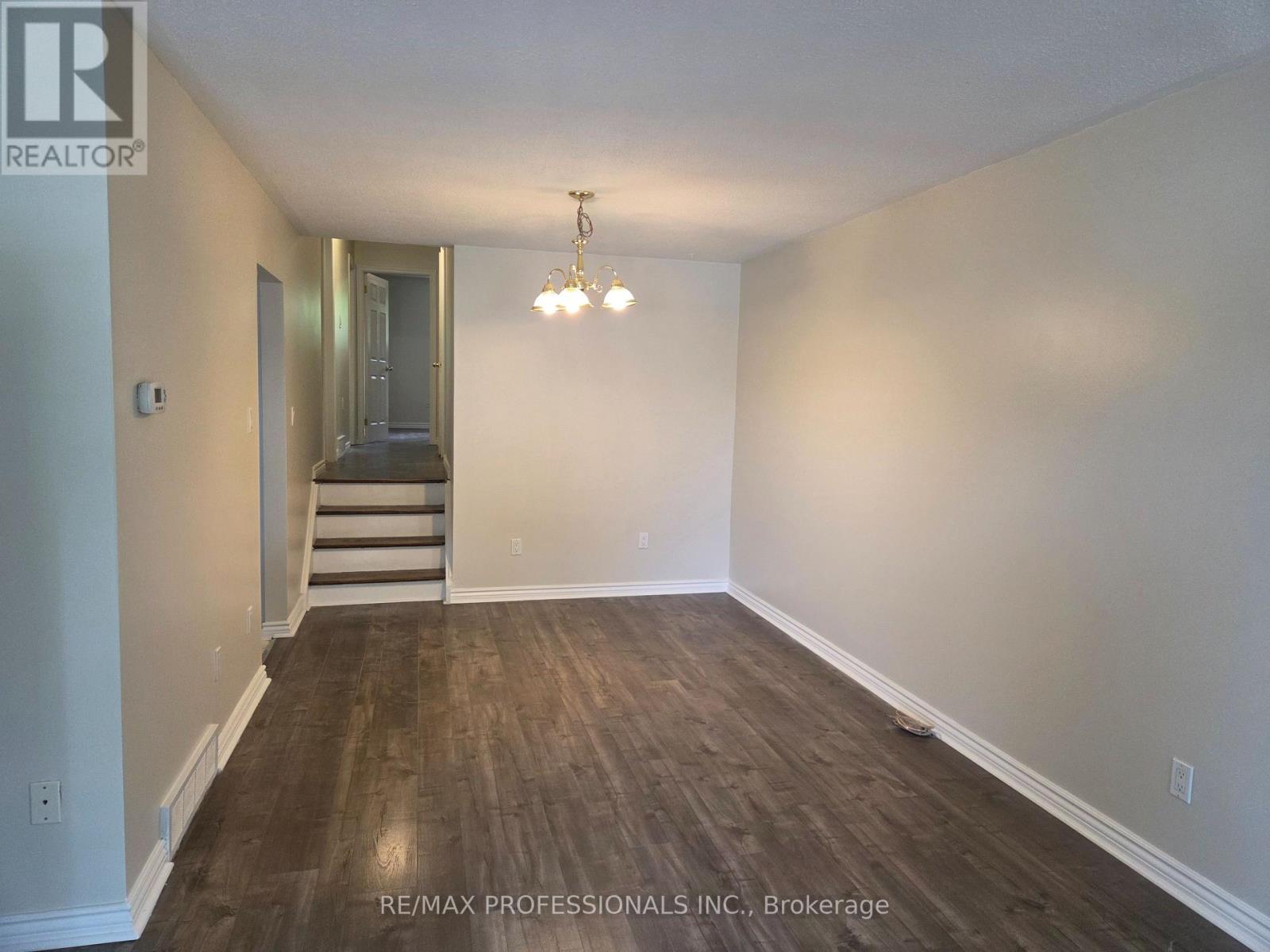 UPPER - 881 LAWRENCE ROAD, Hamilton (Glenview) — photo 3
