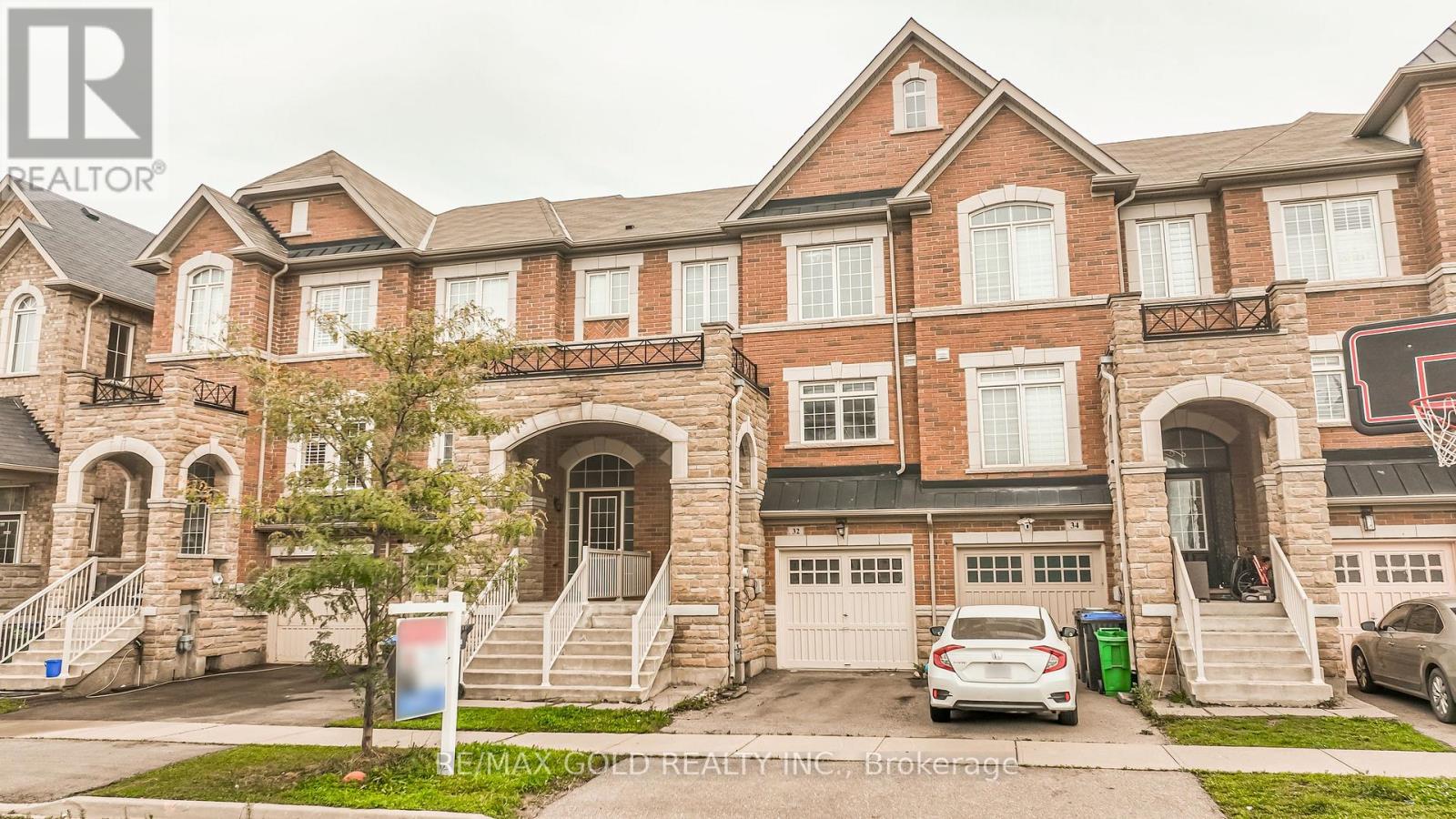 32 ROCKMAN CRESCENT - 2