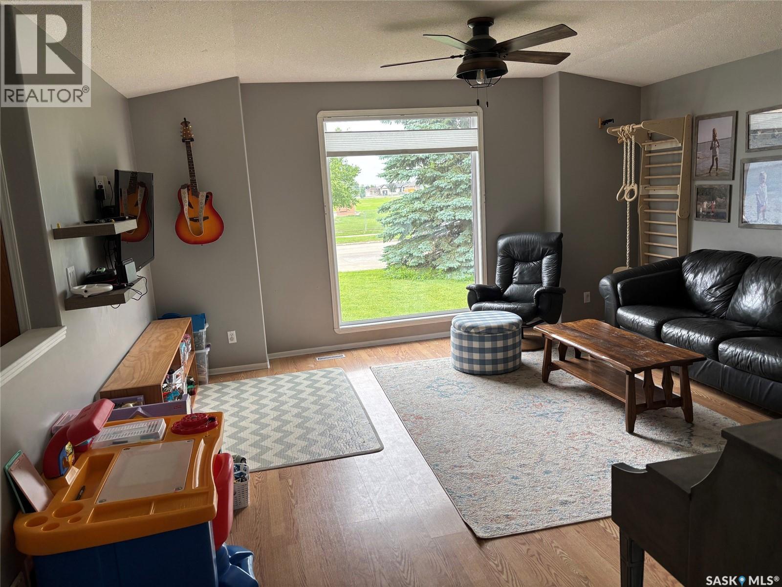 414 Darlington STREET E, Yorkton — photo 2