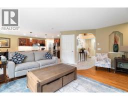 4pc Bathroom - 137 Gleneagles View, Cochrane, AB T4C1W1 Photo 9