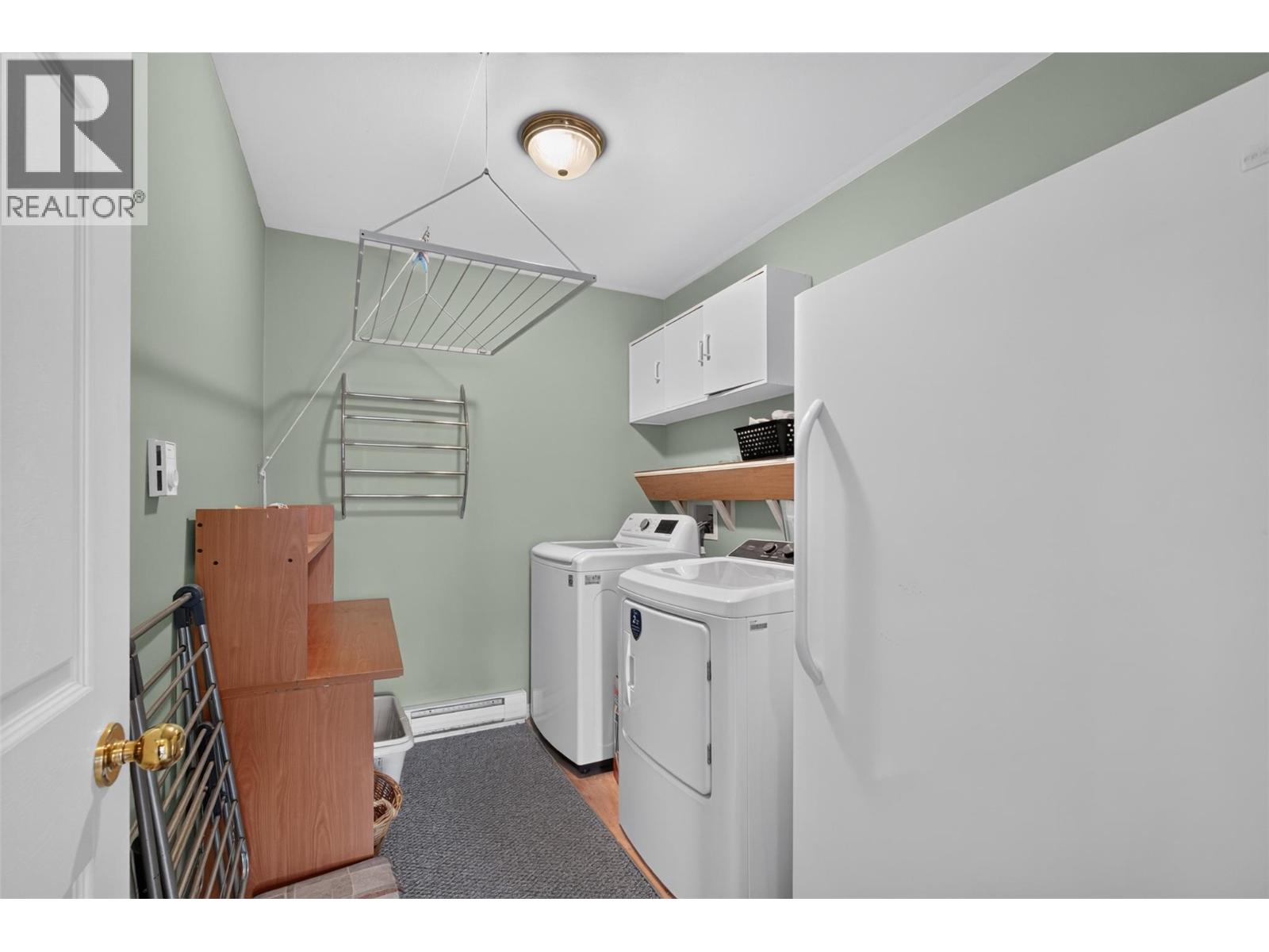 8008 Victoria Road, Summerland