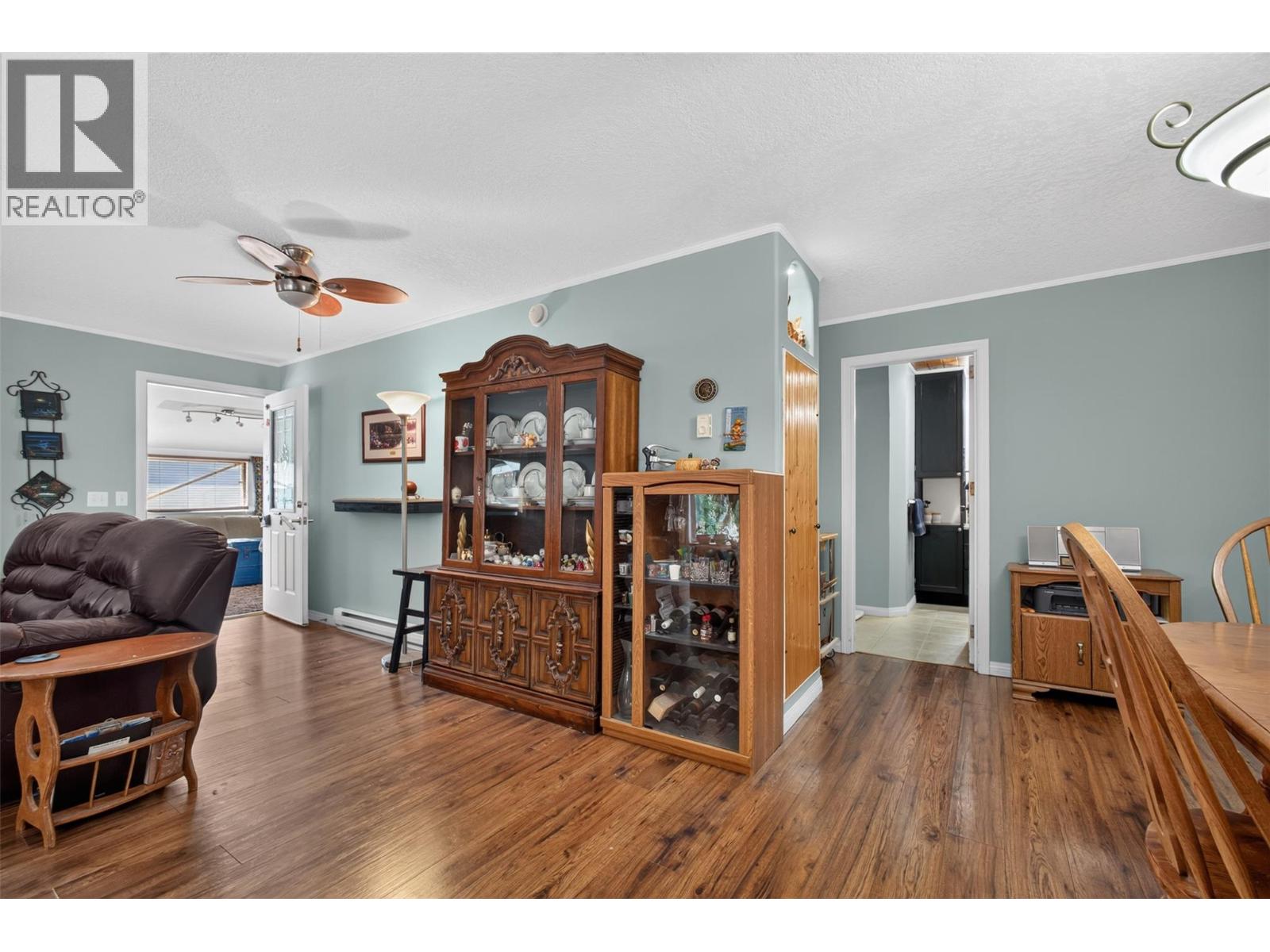  8008 Victoria Road, Summerland
