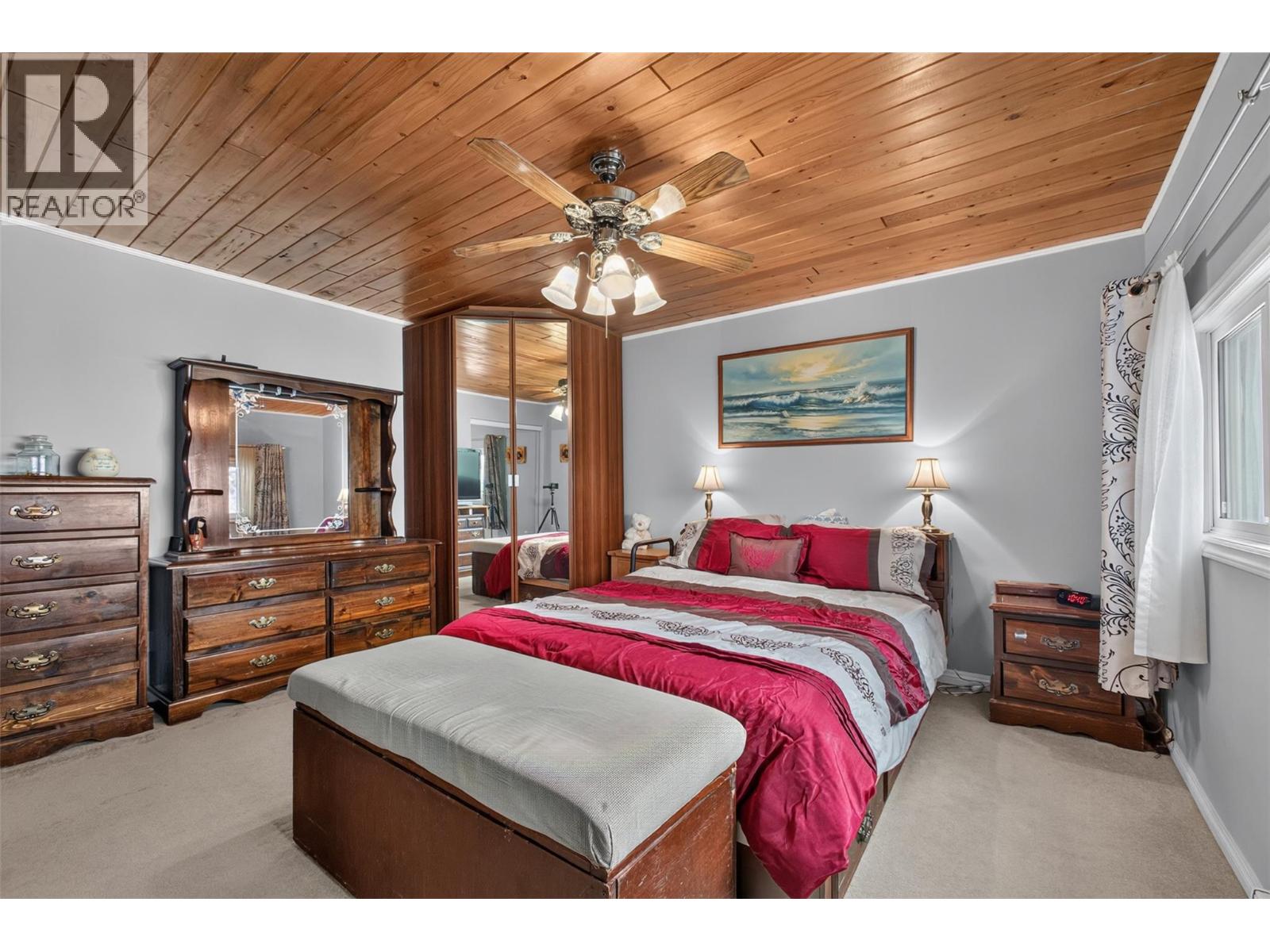  8008 Victoria Road, Summerland