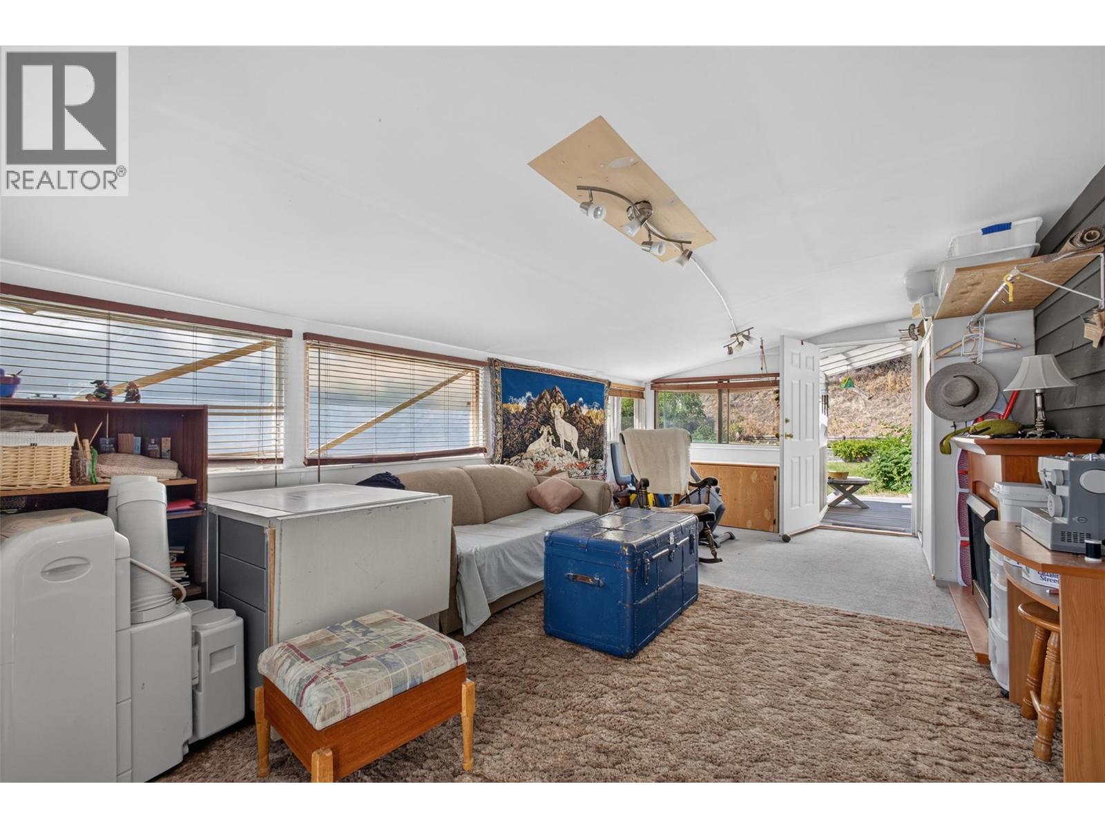  8008 Victoria Road, Summerland