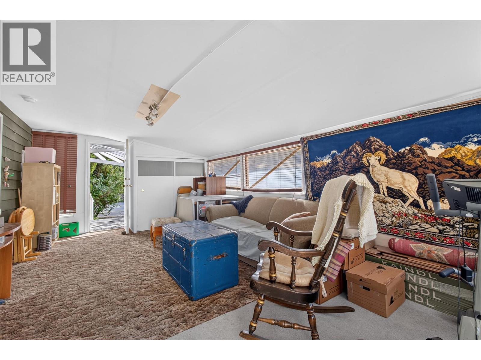  8008 Victoria Road, Summerland