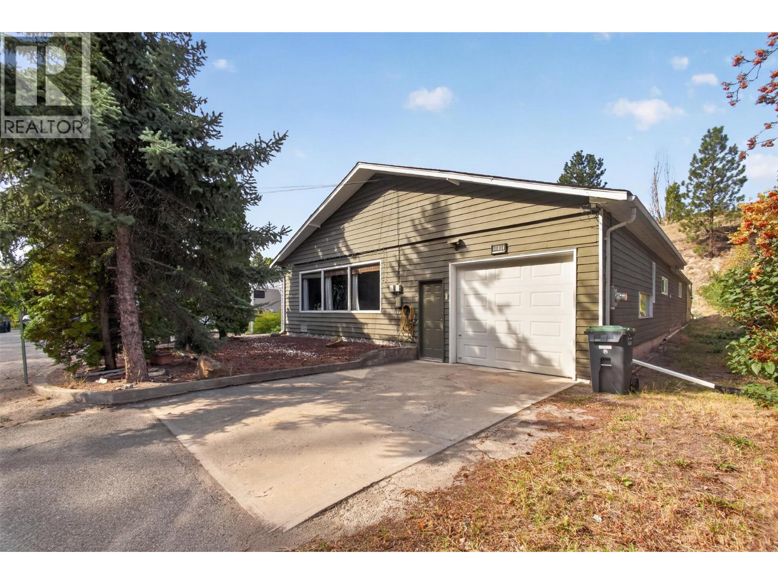  8008 Victoria Road, Summerland
